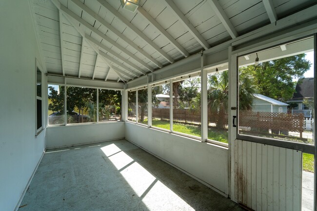 Building Photo - 23 Hope St