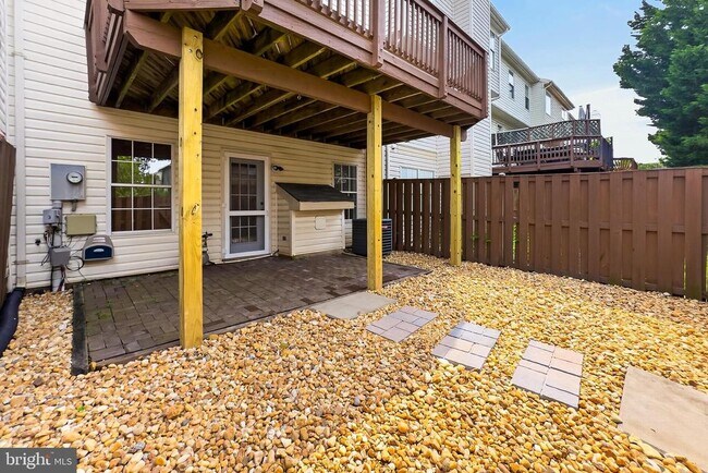 Building Photo - 14637 Stream Pond Dr