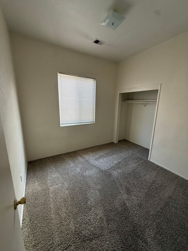 Building Photo - Cozy 3-Bedroom Home in Southwest Bakersfield