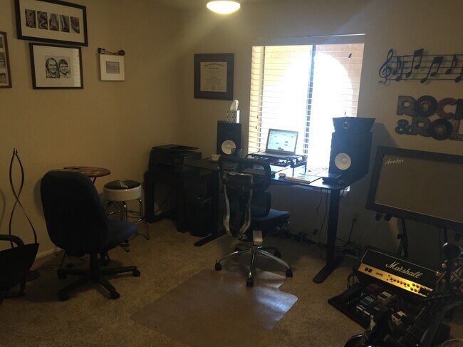 Building Photo - 4336 E Pearce Rd