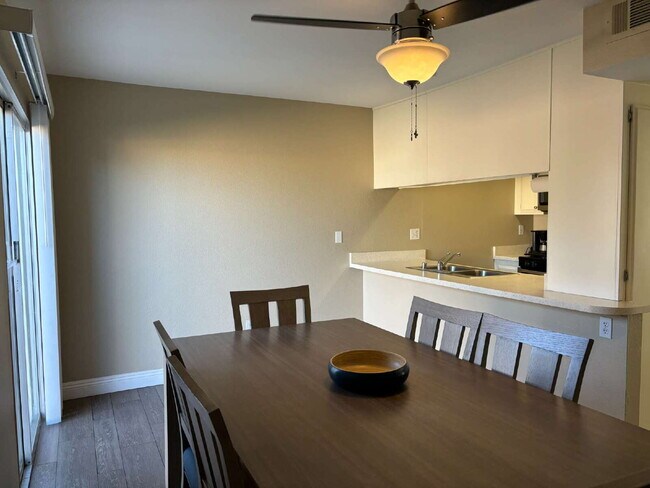 Building Photo - 2-Story, 2-Bedroom Condo Available for Rent