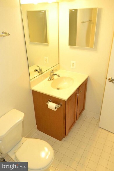 Building Photo - 1001 N Randolph St