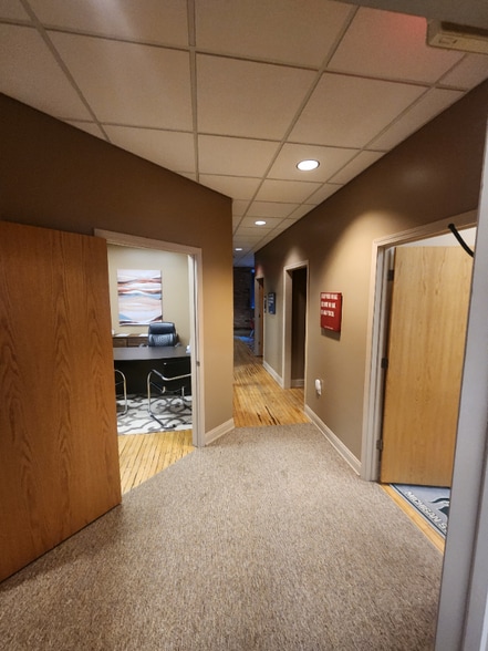 Building Photo - 9 Main St