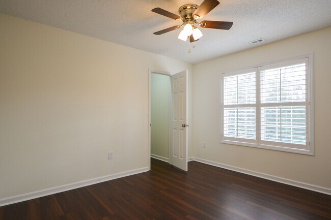 Building Photo - Escoba Bay Community- 3 Bedroom PLUS Bonus Room