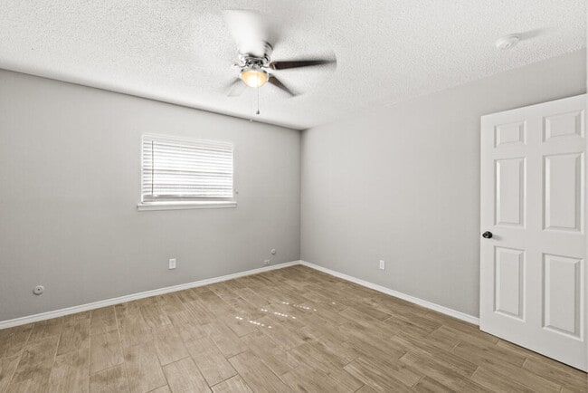 Building Photo - 6400 Edgemere Blvd