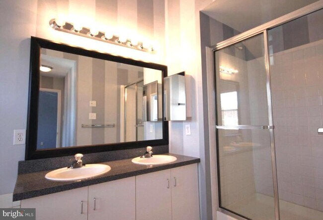 Building Photo - 508 Ascot Ct