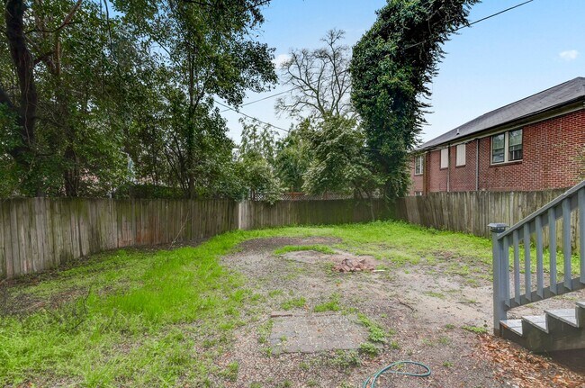 Building Photo - Cozy 3BR/2BA Home Steps from USC – PRE-LEA...