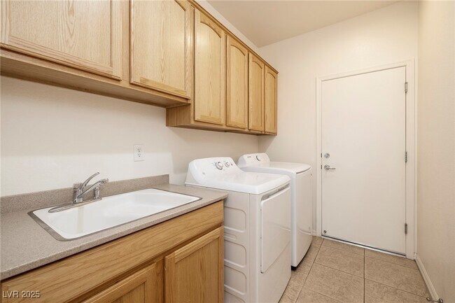 Building Photo - 2131 Waterton Rivers Dr