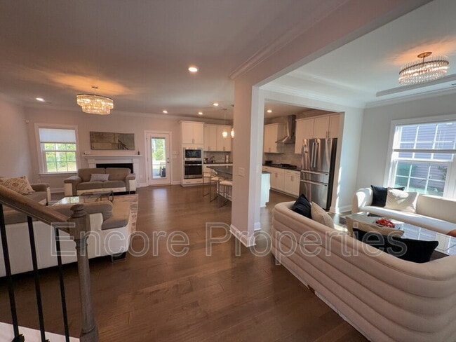 Building Photo - 2211 Montebell View Dr