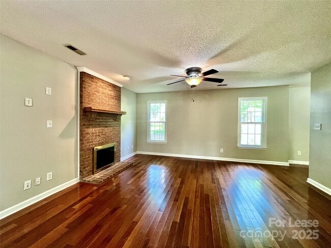 Building Photo - 2333 Heathershire Ln