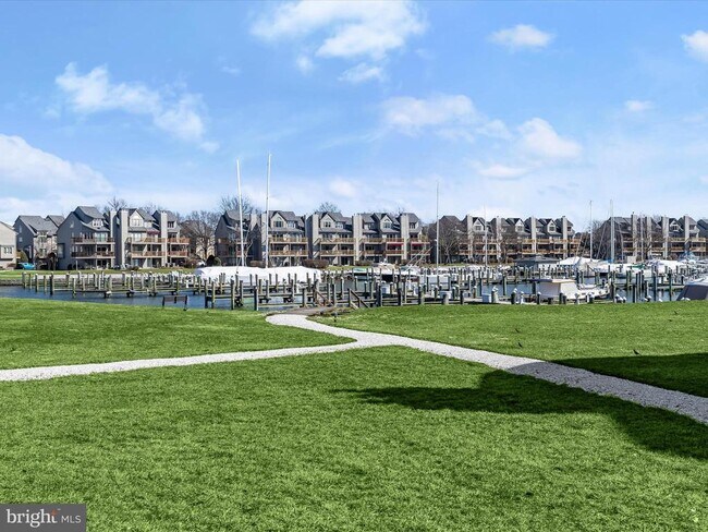 Building Photo - 7024 Channel Village Ct