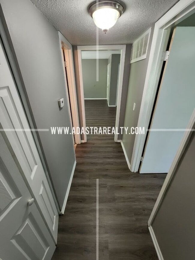 Building Photo - Affordable Raytown Area KCMO Apartment-Ava...
