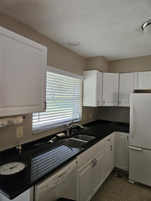 Building Photo - 2245 Cedar Dr