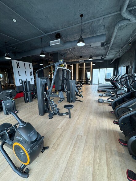 Building Photo - 132 NE 22nd St