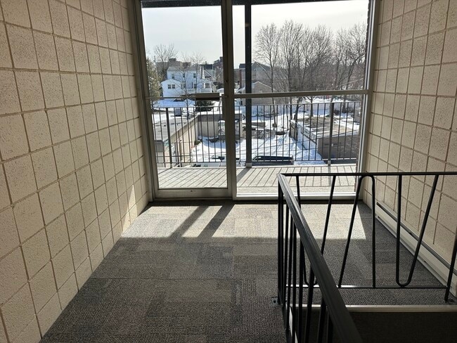 Building Photo - 45 Oval Rd