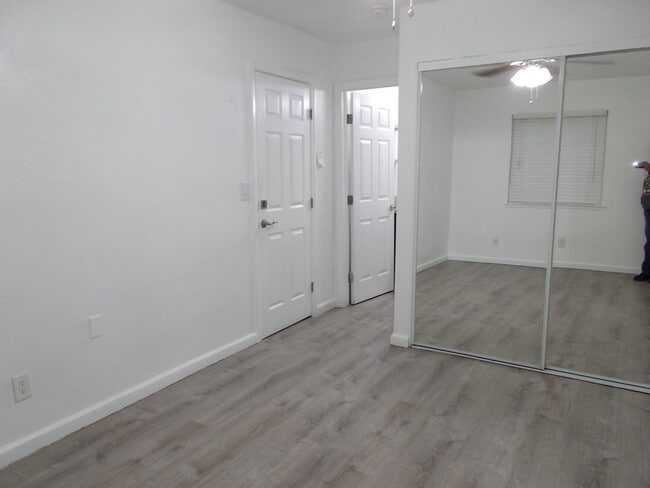 Building Photo - 6208 Ilanos Ln