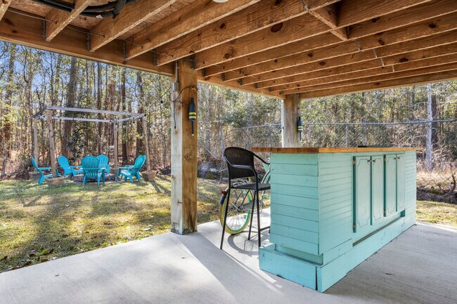 Building Photo - 309 Julia St