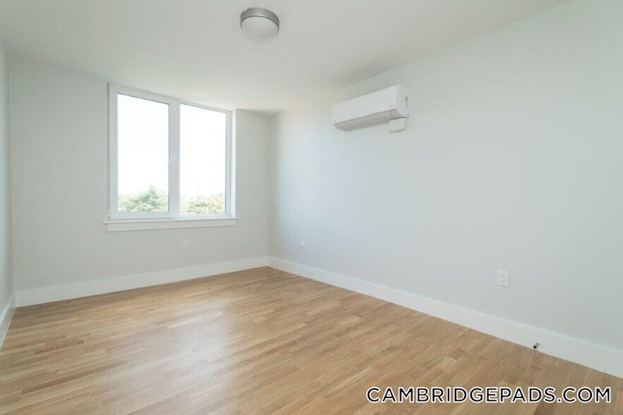 Building Photo - 334 Harvard St