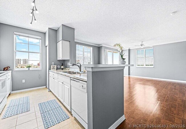 Building Photo - 616 Clearwater Park Rd