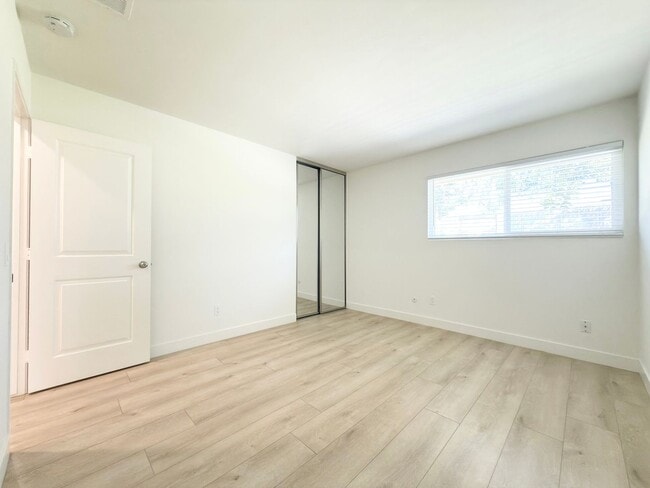 Building Photo - Remodeled Single Level in Cul-de-Sac!