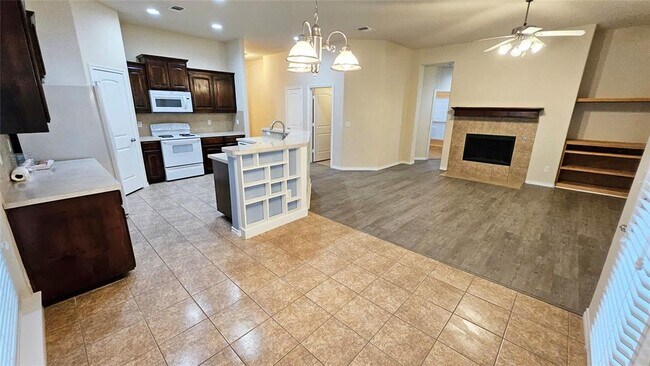 Building Photo - 1824 Woody Ln