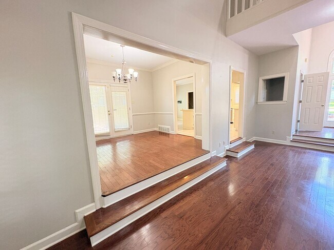 Building Photo - Newly Painted Germantown Home Minutes Away From Thornwood Market Row. Pets Are Welcome With Owner...