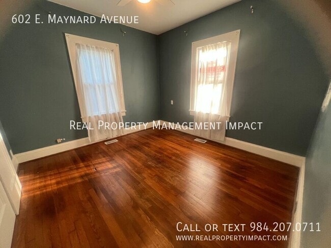 Building Photo - 602 E Maynard Ave