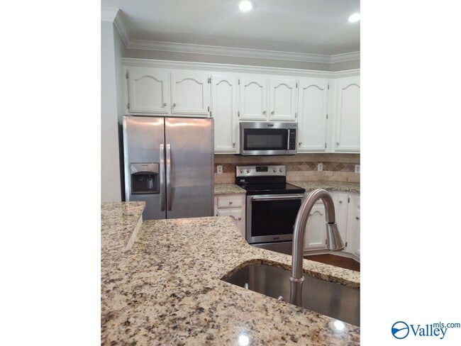 Building Photo - 3102 Connomara Ct SE