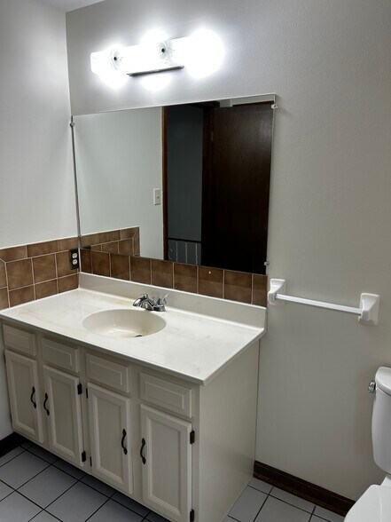 Building Photo - 7012 Joanne Cir N