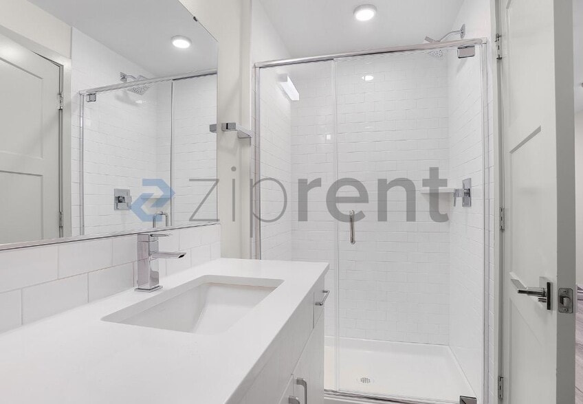 Building Photo - Unit C