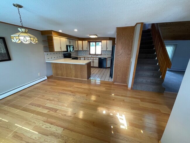 Building Photo - 27 St James Pl