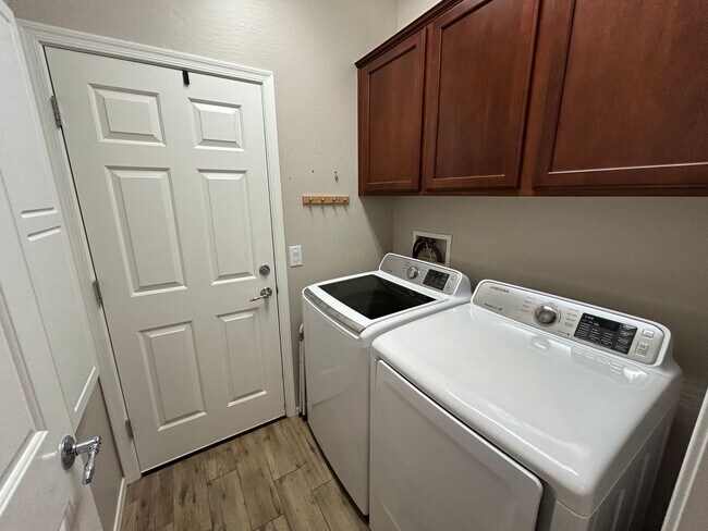 Building Photo - 26249 W Wahalla Ln