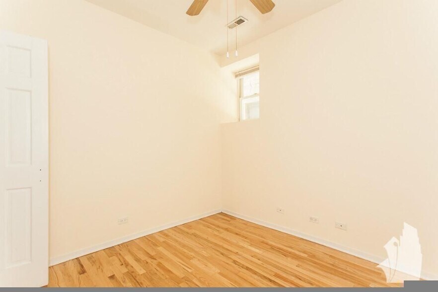 Building Photo - 2320 N Southport Ave