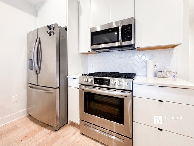 Building Photo - 1011 18th St NE