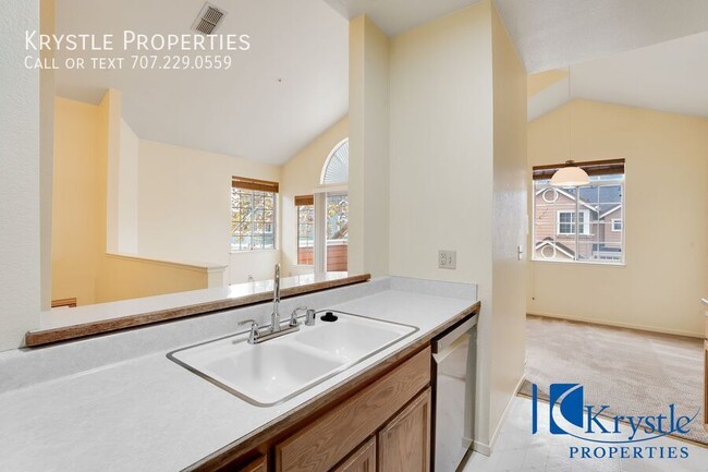 Building Photo - Charming Fairfield Townhome Just Minutes T...