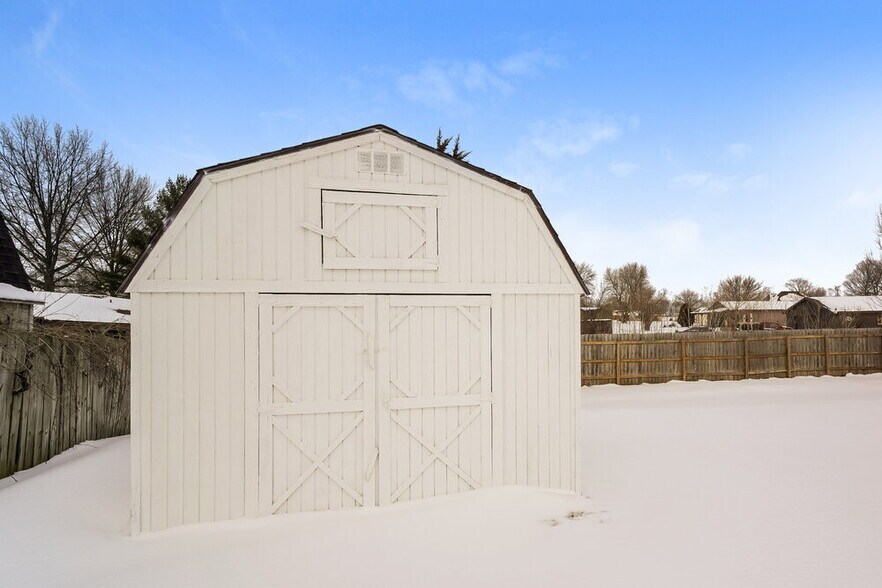 Building Photo - 9058 Bayview Cir