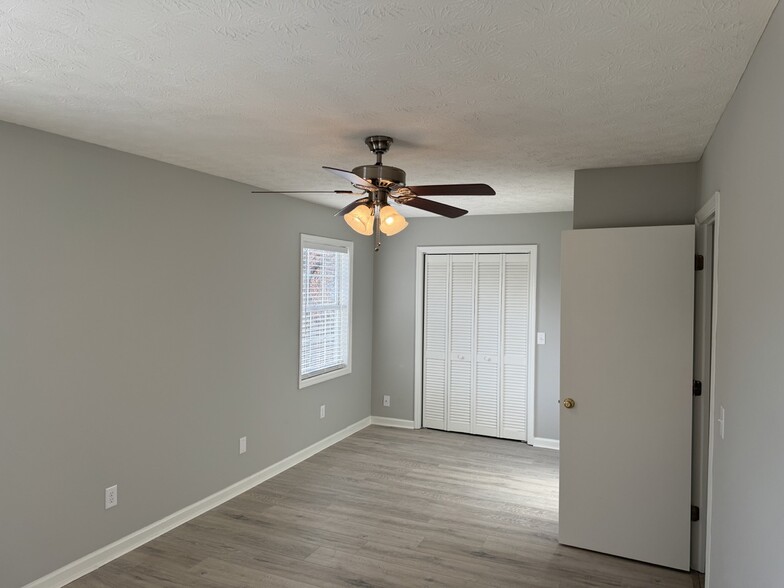 Master Bedroom - 1025 DeKalb St