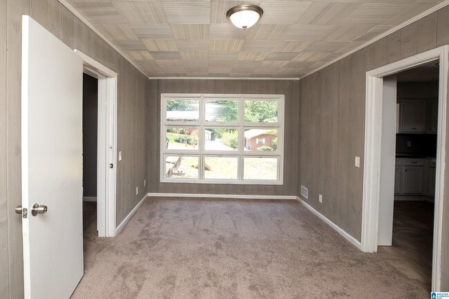 Building Photo - 656 Kenwood Dr