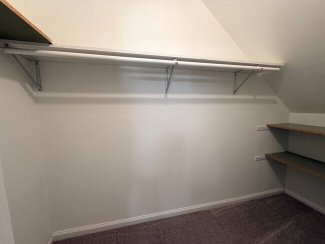 Building Photo - For rent or Sale - 3 bedroom 1 bath house - Updated throughout