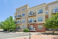 Building Photo - 5677 S Park Pl