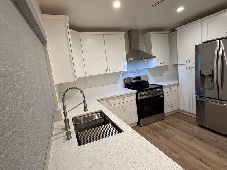 Building Photo - 3832 Chelsea Dr