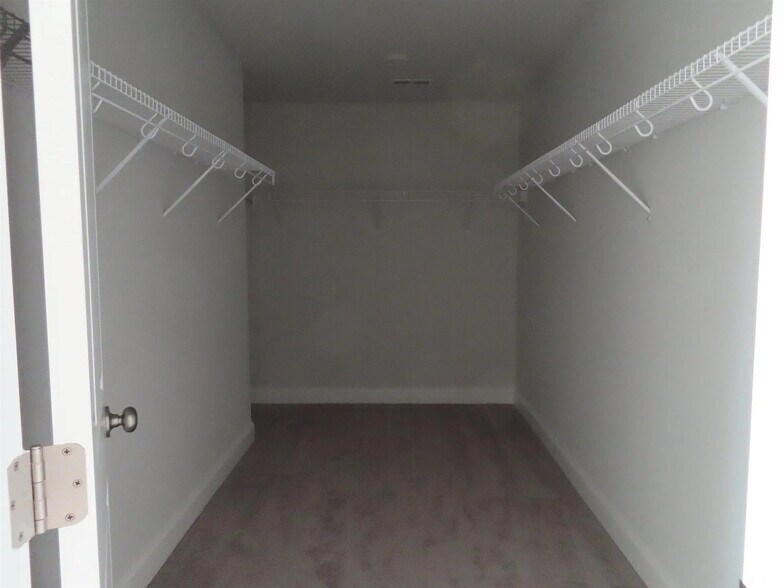 Building Photo - Room in Townhome on Chirping Bird Ct