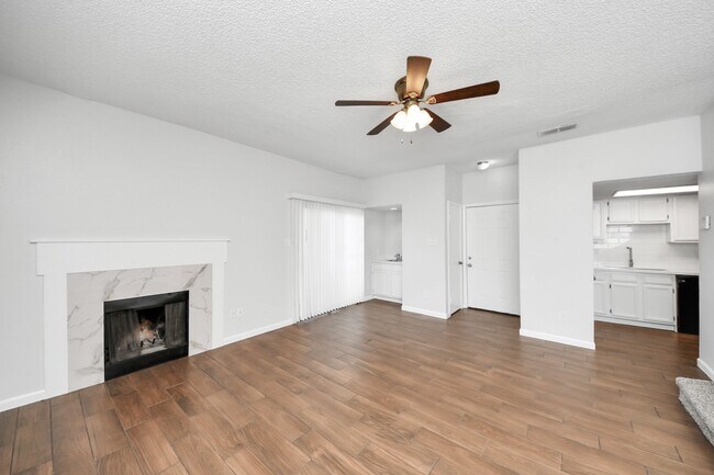 Building Photo - 3750 Tanglewilde St