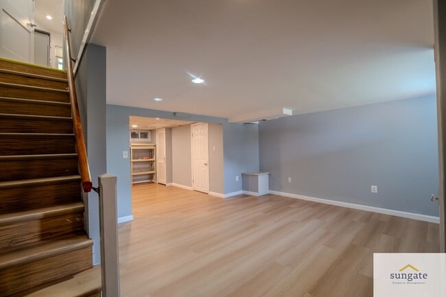 Building Photo - 1704 Redwood Ave
