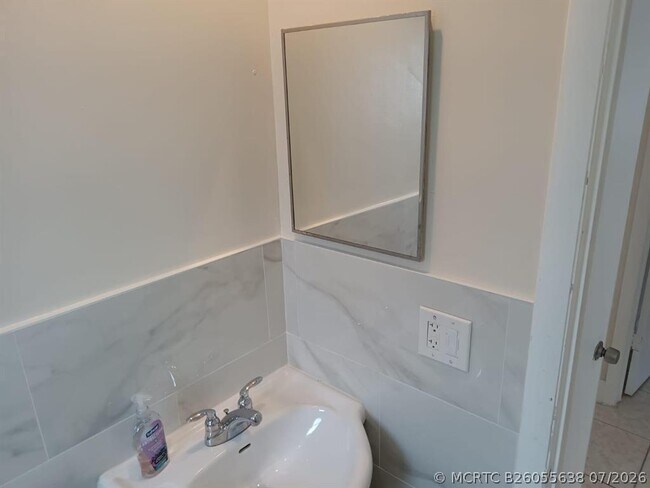 Building Photo - 6300 SW 41st Pl