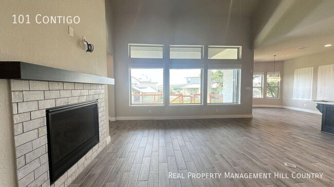 Building Photo - 101 Contigo-
