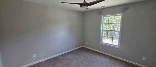 Building Photo - 5982 Fox Ridge Ln