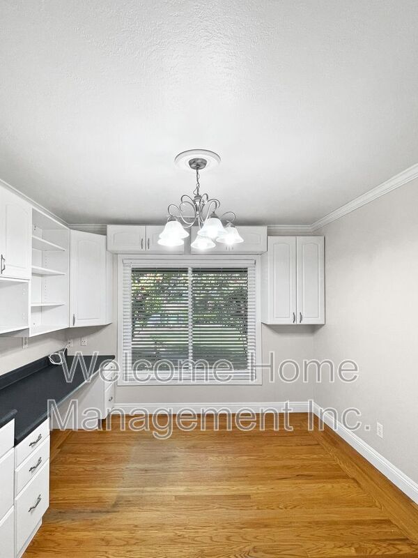 Building Photo - 2561 Olympic Blvd