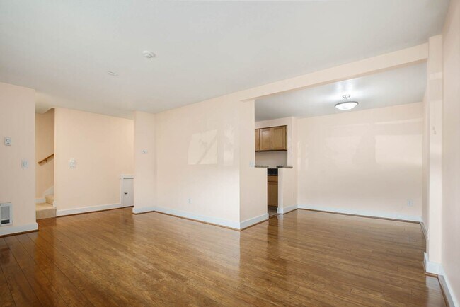 Building Photo - Bright & Updated 2BR Townhome in the Heart of Redmond – Near Light Rail & Marymoor Park