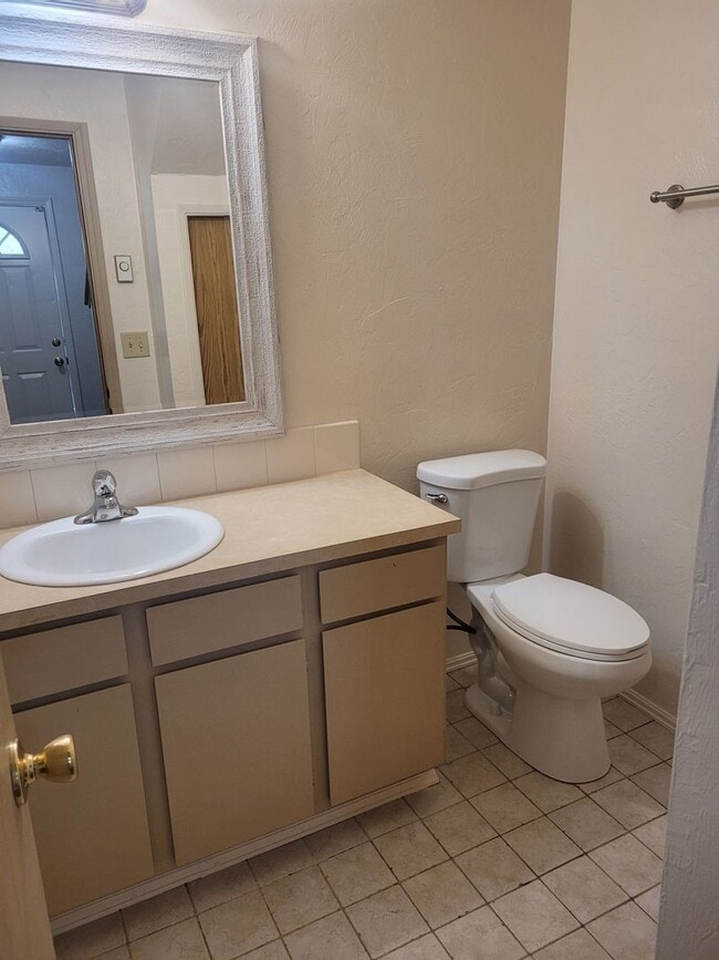 Building Photo - $500 OFF at Move-In -Special - 2BD, 1.5BA ...